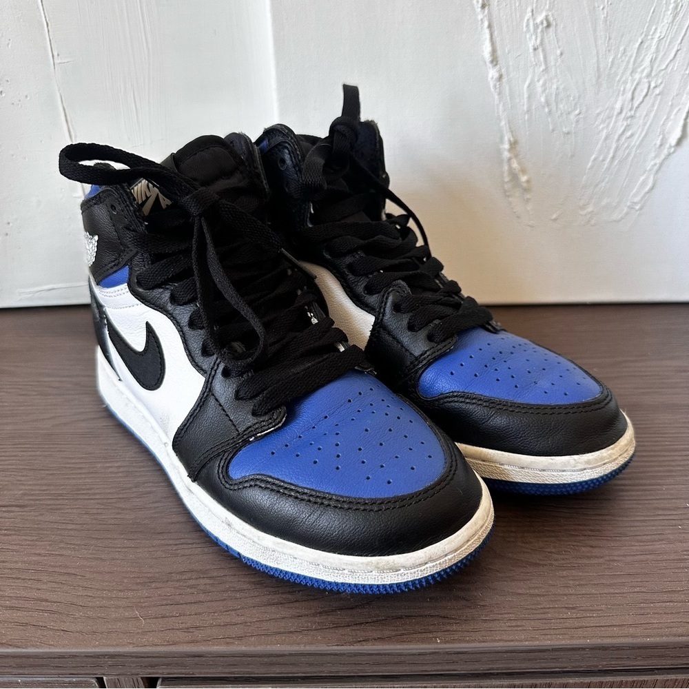Nike This is a Nike Air Jordan 1 Retro High OG "Royal Toe" sneaker. 4y or 5.5
